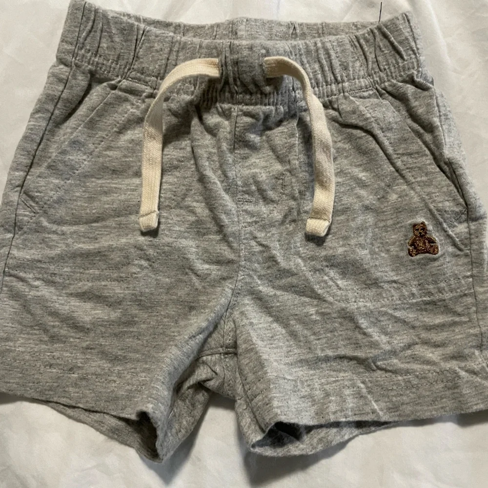 GAP Kids Striped Gray and White striped Shorts 2 pairs bear shorts 6-12m cotton